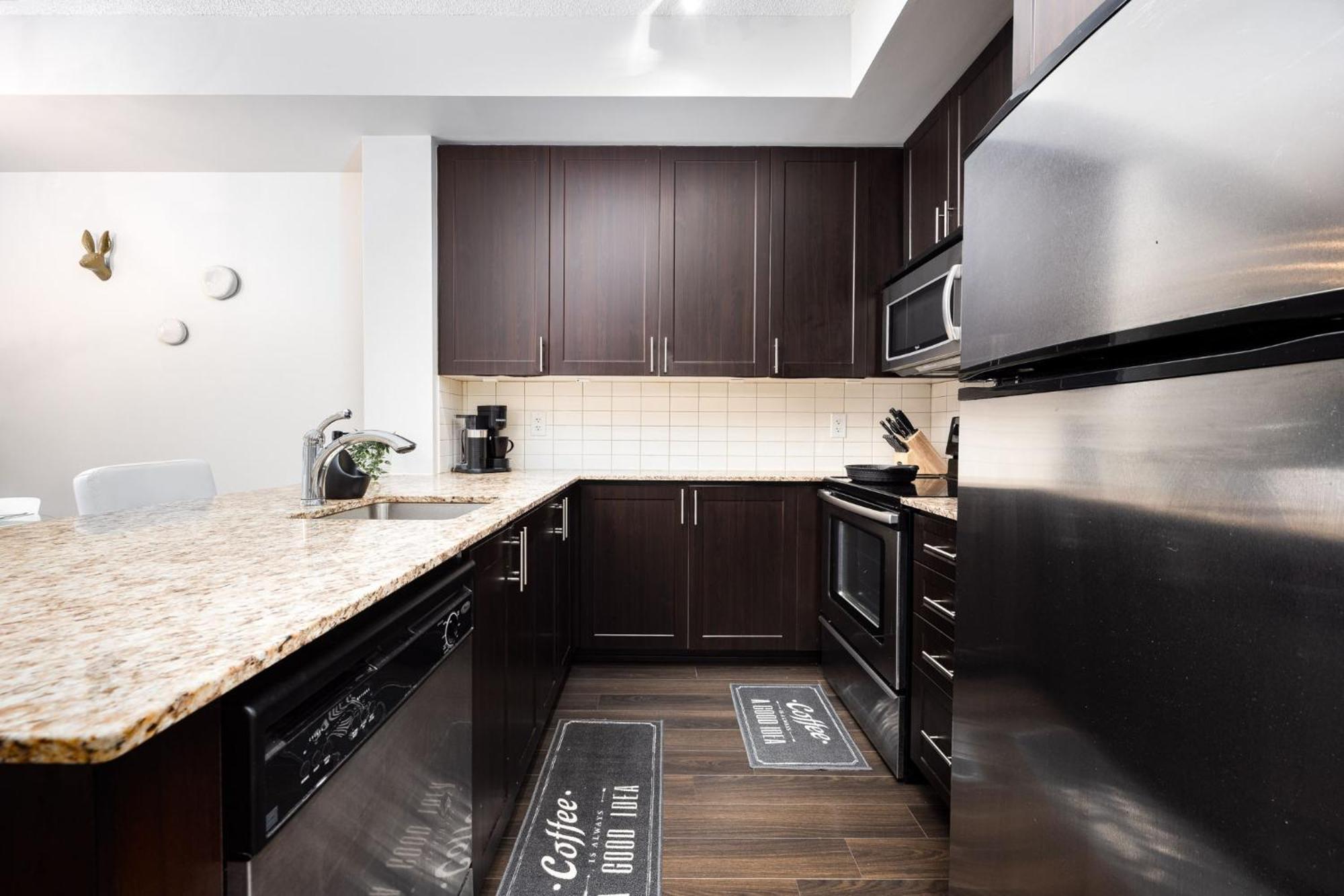 Dwtn Condo Near Cn Tower! W/ Free Parking โตรอนโต ภายนอก รูปภาพ