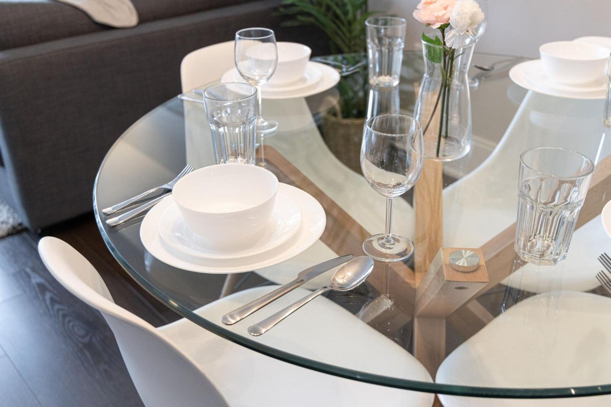 Dwtn Condo Near Cn Tower! W/ Free Parking โตรอนโต ภายนอก รูปภาพ