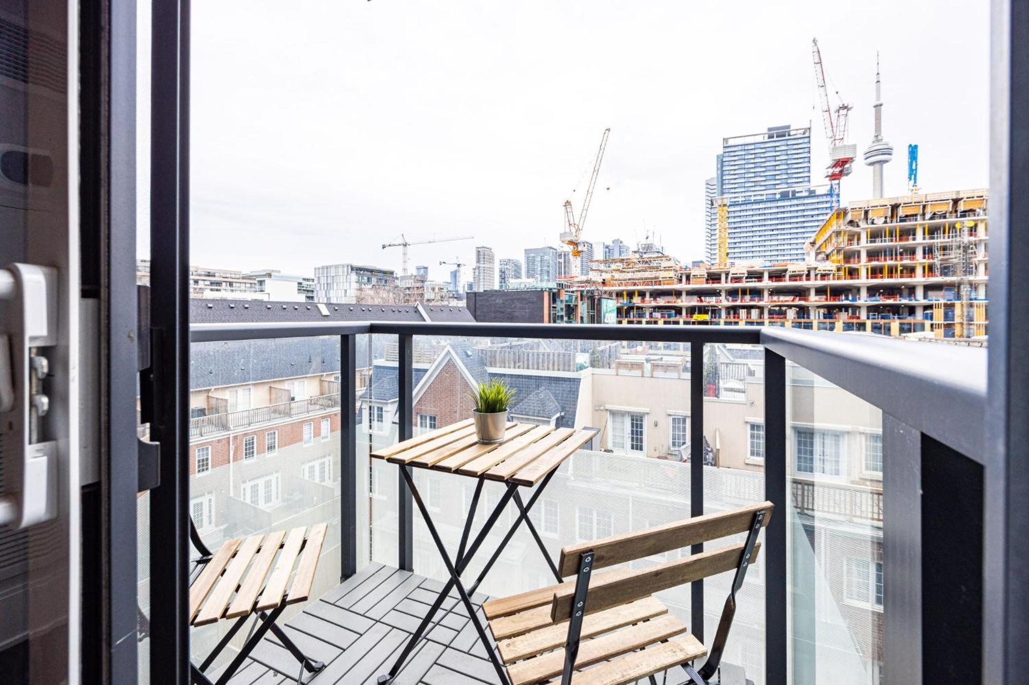 Dwtn Condo Near Cn Tower! W/ Free Parking โตรอนโต ภายนอก รูปภาพ