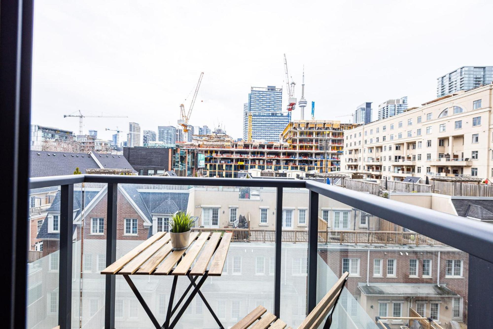 Dwtn Condo Near Cn Tower! W/ Free Parking โตรอนโต ภายนอก รูปภาพ