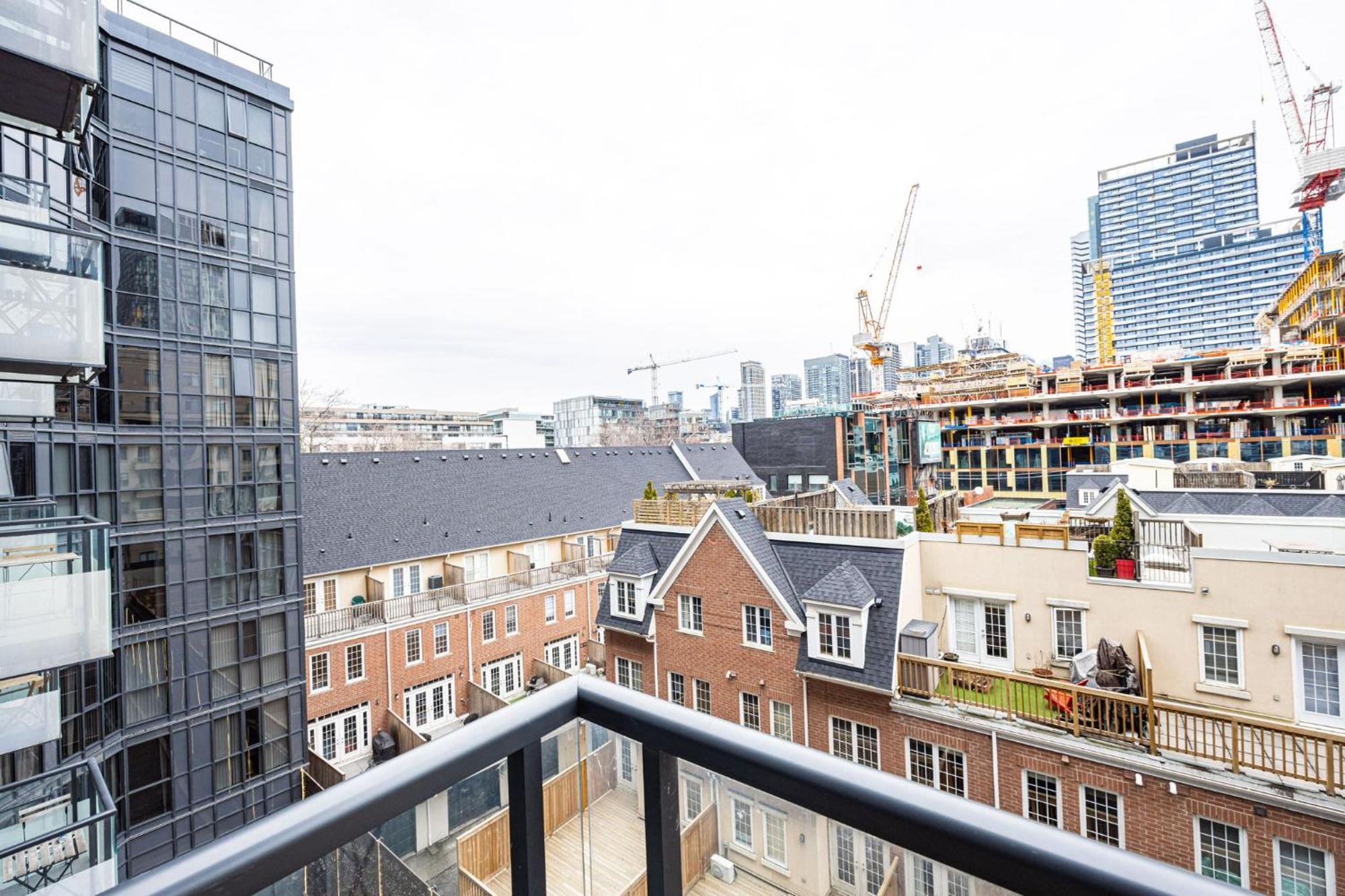 Dwtn Condo Near Cn Tower! W/ Free Parking โตรอนโต ภายนอก รูปภาพ
